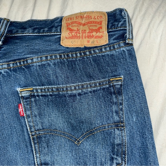Levi's Men's Straight Jeans in Classic Blue - Picture 1 of 10